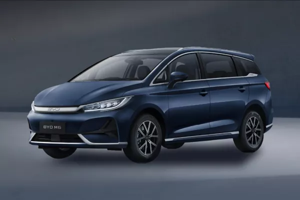BYD M6